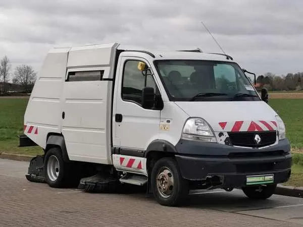 Renault Mascott 120 -35 SWEEPER Image 4